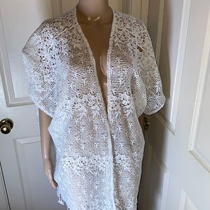 Ellie@I Kate.  Plus size lace trim Embroidery kimono